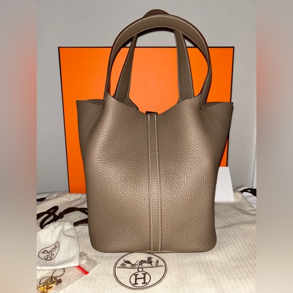 🌟SOLD🌟NEW! NIB HERMES Picotin Lock 22 Etoupe Clemence Gold Hardware *2023* - Picture 4 of 12